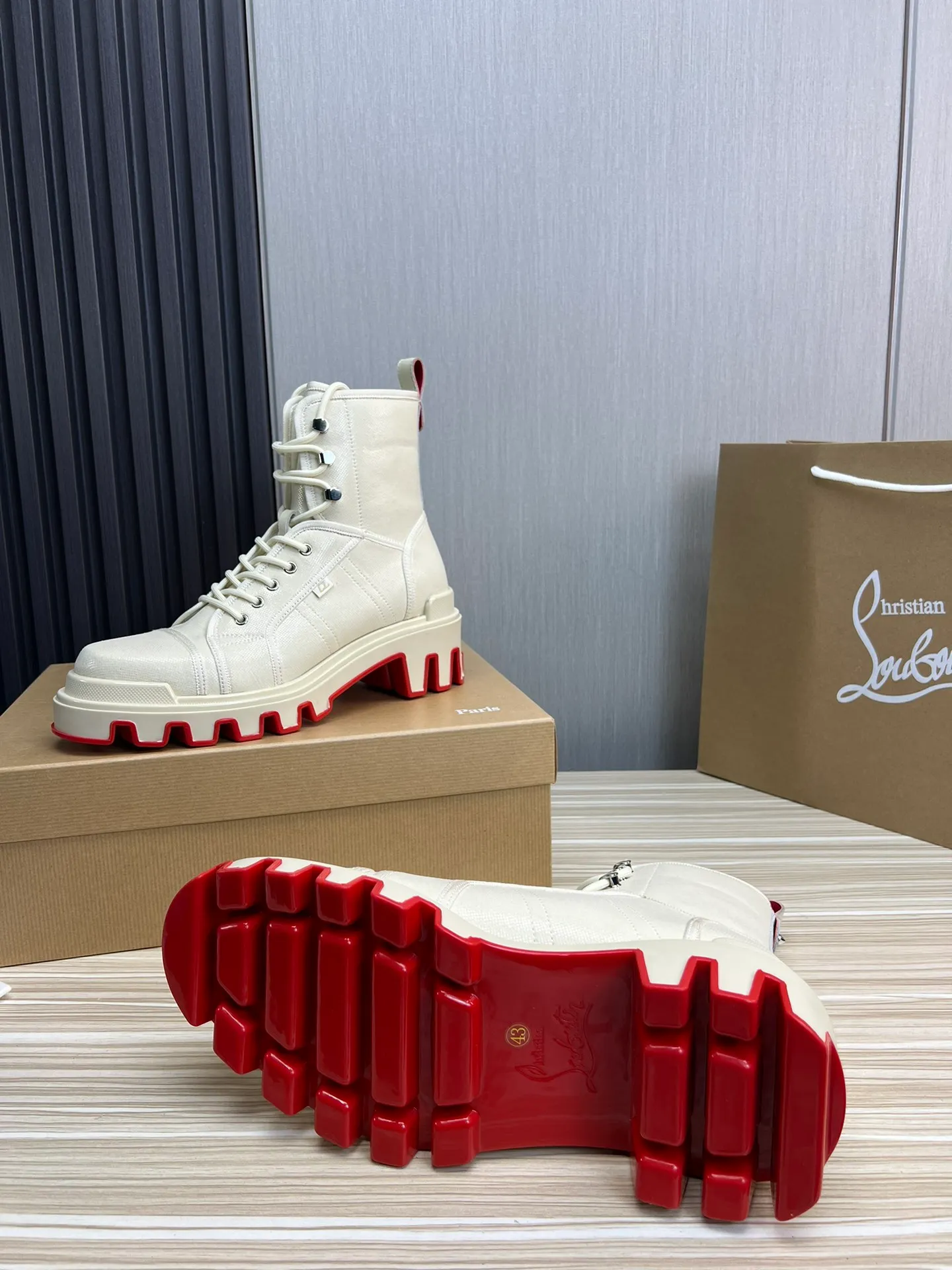 Men's shoes 💰820💰 CL popular red-soled boots 🆑1:1 original mold opening. Official website updated simultaneously ~ Christian* Louboutin, imported cowhide leather upper + water-dyed cowhide lining, original thick red sole, wear-resistant and non-slip ⬆️ Full set of counter packaging 🎁38-45 (38.45 custom-made, non-refundable)